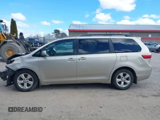 2015 Toyota Sienna LE AAS с VIN 5TDKK3DC0FS630972, выставлен на аукционе IAAI как лот 41898691 с пробегом 112 517 миль миль и . История ставок и продаж доступна на DreamBid. Изображение 15.