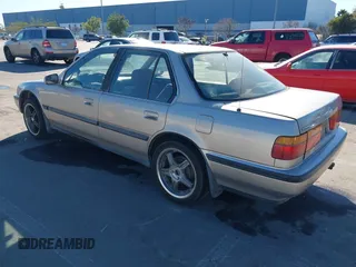 1991 Honda Accord LX with VIN JHMCB7652MC035838, listed as a IAAI auction lot 41329502 with 176,816 mi miles. Bid and sale history available at carsss.com. Image 3.