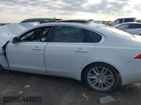 2017 Jaguar XF 35t Prestige with VIN SAJBE4BV8HCY31963, listed as a IAAI auction lot 41910705 with 1 mi miles. Bid and sale history available at carsss.com. Image 14.