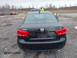 2014 Volkswagen Passat Wolfsburg Edition z VIN 1VWAT7A31EC098634, wystawiony jako IAAI lot #41924146 z przebiegiem 80 872 mil mil oraz . Historia ofert i sprzedaży dostępna na DreamBid. Obrazek 16.