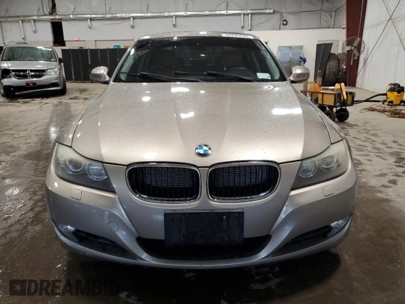 2011 BMW 3 Series 328i xDrive z VIN WBAPK5C53BA994635, wystawiony jako Copart lot #50235645 z przebiegiem 107 780 mil mil oraz Nie do naprawy • Non repairable. Historia ofert i sprzedaży dostępna na DreamBid. Obrazek 5.