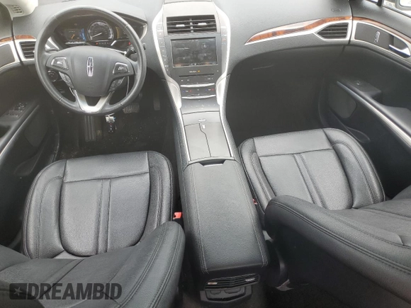 2015 Lincoln MKZ Hybrid z VIN 3LN6L2LU4FR625940, wystawiony jako Copart lot #61721025 z przebiegiem 56 151 mil mil oraz Szkoda całkowita • Salvage title. Historia ofert i sprzedaży dostępna na DreamBid. Obrazek 8.