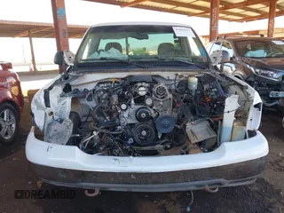 2000 GMC Sierra 1500 SL with VIN 1GTEC14V1YZ331363, listed as a IAAI auction lot 41652287 with Not provided miles and . Bid and sale history available at DreamBid. Image 6.
