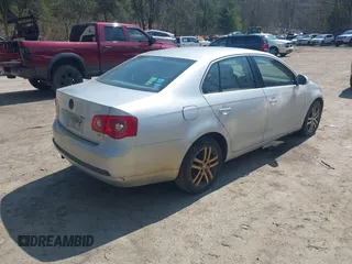 2006 Volkswagen Jetta 2.5L z VIN 3VWRF71K76M707615, wystawiony jako IAAI lot #42070579 z przebiegiem 180 873 mil mil oraz . Historia ofert i sprzedaży dostępna na DreamBid. Obrazek 4.