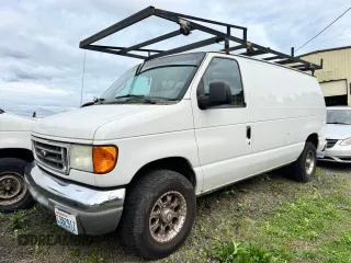 2007 Ford Econoline Cargo Commercial z VIN 1FTNE24L57DA36924, wystawiony jako Copart lot #52830575 z przebiegiem Nie podano mil oraz Czysty tytuł • Clean title. Historia ofert i sprzedaży dostępna na DreamBid. Obrazek 1.