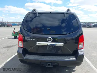 2011 Nissan Pathfinder LE with VIN 5N1AR1NB1BC601571, listed as a IAAI auction lot 41981127 with 175,849 mi miles. Bid and sale history available at carsss.com. Image 14.