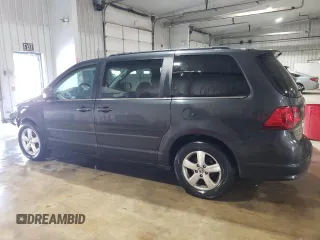 2011 Volkswagen Routan SE with VIN 2V4RW3DG2BR738704, listed as a Copart auction lot 58767625 with 116,886 mi miles and Salvage title. Bid and sale history available at DreamBid. Image 2.
