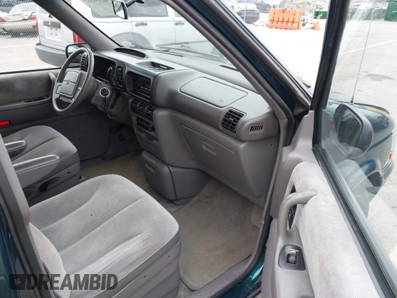 1994 Plymouth Voyager z VIN 2P4GH45R1RR703949, wystawiony jako IAAI lot #42330333 z przebiegiem 67 672 mil mil oraz . Historia ofert i sprzedaży dostępna na DreamBid. Obrazek 5.