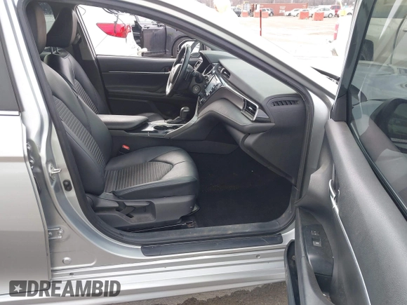 2020 Toyota Camry SE with VIN 4T1G11AK0LU978895, listed as a IAAI auction lot 41686039 with 106,413 mi miles. Bid and sale history available at carsss.com. Image 5.