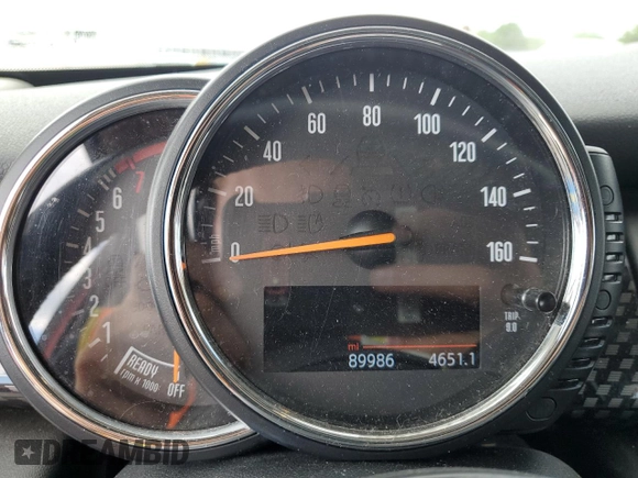 2015 MINI Hardtop 4 Door S z VIN WMWXU3C54F2B57314, wystawiony jako Copart lot #56327705 z przebiegiem 89 986 mil mil oraz Szkody całkowita. Historia ofert i sprzedaży dostępna na DreamBid. Obrazek 9.
