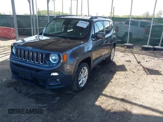 2017 Jeep Renegade Latitude z VIN ZACCJBBB8HPF61752, wystawiony jako IAAI lot #42096538 z przebiegiem 97 204 mil mil oraz . Historia ofert i sprzedaży dostępna na DreamBid. Obrazek 2.