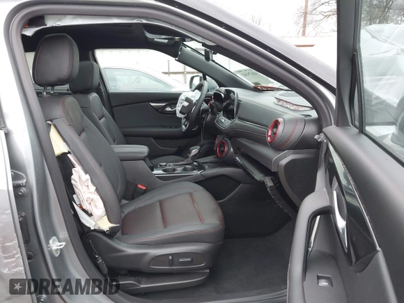 2025 Chevrolet Blazer RS с VIN 3GNKBKRS3SS124978, выставлен на аукционе IAAI как лот 41679182 с пробегом 3 532 миль миль и . История ставок и продаж доступна на DreamBid. Изображение 5.