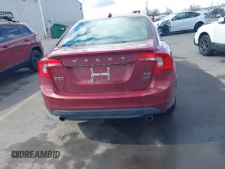 2011 Volvo S60 z VIN YV1902FH4B2013271, wystawiony jako IAAI lot #41706876 z przebiegiem 128 353 mil mil oraz . Historia ofert i sprzedaży dostępna na DreamBid. Obrazek 16.