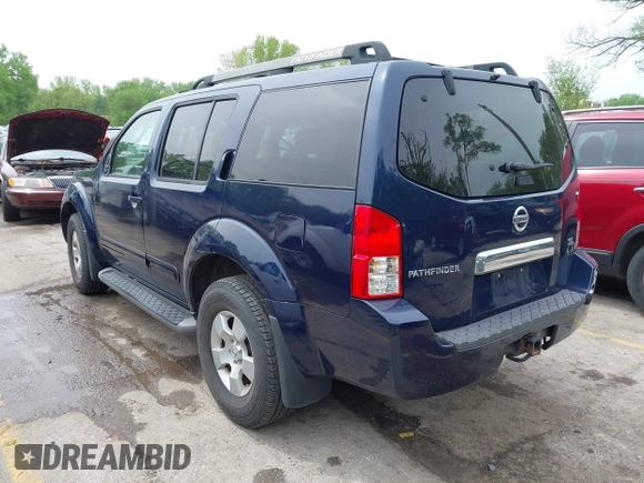 2007 Nissan Pathfinder SE z VIN 5N1AR18W17C630980, wystawiony jako IAAI lot #42110146 z przebiegiem 180 858 mil mil oraz . Historia ofert i sprzedaży dostępna na DreamBid. Obrazek 3.
