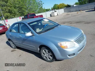 2008 Kia Spectra LX z VIN KNAFE121885525858, wystawiony jako IAAI lot #42256723 z przebiegiem 277 983 mil mil oraz . Historia ofert i sprzedaży dostępna na DreamBid. Obrazek 1.