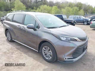 2024 Toyota Sienna XLE z VIN 5TDYSKFC5RS139626, wystawiony jako IAAI lot #42149627 z przebiegiem 10 148 mil mil oraz . Historia ofert i sprzedaży dostępna na DreamBid. Obrazek 1.