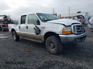 2000 Ford Super Duty F-250 XL with VIN 1FTNW21F8YEA59623, listed as a IAAI auction lot 41263825 with 371,405 mi miles. Bid and sale history available at carsss.com. Image 1.