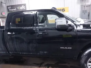 2024 Ram 2500 Laramie z VIN 3C6UR5FJ9RG134865, wystawiony jako IAAI lot #41299082 z przebiegiem 8 236 mil mil oraz . Historia ofert i sprzedaży dostępna na DreamBid. Obrazek 13.