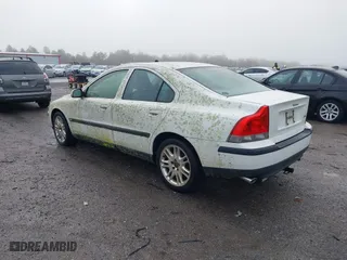 2002 Volvo S60 with VIN YV1RS58D322119152, listed as a IAAI auction lot 41104616 with 132,133 mi miles. Bid and sale history available at carsss.com. Image 3.