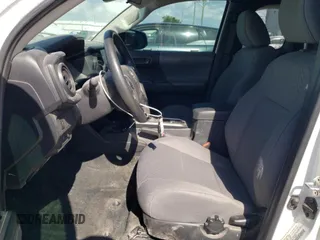 2022 Toyota Tacoma SR z VIN 3TYRZ5CN9NT020581, wystawiony jako Copart lot #53743095 z przebiegiem 70 833 mil mil oraz Szkoda całkowita • Salvage title. Historia ofert i sprzedaży dostępna na DreamBid. Obrazek 7.