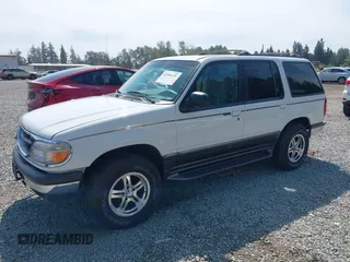 1998 Ford Explorer XL z VIN 1FMZU34E3WZA90831, wystawiony jako IAAI lot #42500120 z przebiegiem 97 799 mil mil oraz . Historia ofert i sprzedaży dostępna na DreamBid. Obrazek 2.