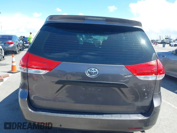 2011 Toyota Sienna with VIN 5TDZK3DC0BS078642, listed as a IAAI auction lot 41802147 with 263,309 mi miles. Bid and sale history available at carsss.com. Image 17.