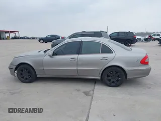 2008 Mercedes-Benz E-Class Luxury 3.5L with VIN WDBUF56X18B322372, listed as a IAAI auction lot 41784816 with 1 mi miles. Bid and sale history available at carsss.com. Image 13.