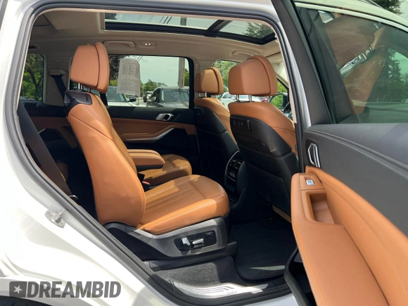 2020 BMW X7 xDrive40i z VIN 5UXCW2C0XL9B92841, wystawiony jako Copart lot #58982025 z przebiegiem 127 416 mil mil oraz Czysty tytuł • Clean title. Historia ofert i sprzedaży dostępna na DreamBid. Obrazek 6.