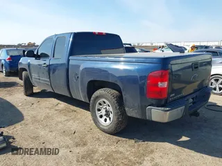 2010 Chevrolet Silverado 1500 LS with VIN 1GCSCREA5AZ134148, listed as a IAAI auction lot 41576732 with 211,421 mi miles. Bid and sale history available at carsss.com. Image 3.