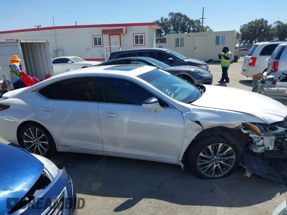 2021 Lexus ES 300h z VIN 58ADA1C1XMU003788, wystawiony jako IAAI lot #42315614 z przebiegiem 202 131 mil mil oraz . Historia ofert i sprzedaży dostępna na DreamBid. Obrazek 13.