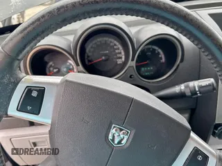 2007 Dodge Nitro SLT z VIN 1D8GU58K77W690568, wystawiony jako Copart lot #61766405 z przebiegiem 177 426 mil mil oraz Czysty tytuł • Clean title. Historia ofert i sprzedaży dostępna na DreamBid. Obrazek 9.