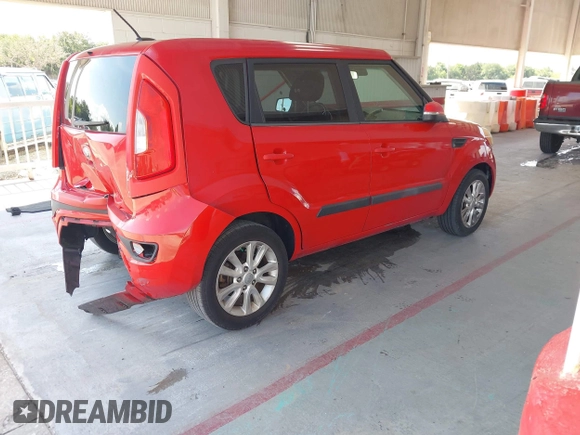 2013 Kia Soul + z VIN KNDJT2A63D7536836, wystawiony jako IAAI lot #42341811 z przebiegiem 118 226 mil mil oraz . Historia ofert i sprzedaży dostępna na DreamBid. Obrazek 4.