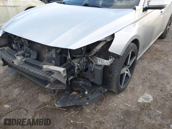 2019 Nissan Altima 2.5 Platinum with VIN 1N4BL4FV9KC100518, listed as a IAAI auction lot 41611860 with 150,216 mi miles. Bid and sale history available at carsss.com. Image 14.