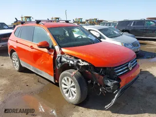 2019 Volkswagen Tiguan S with VIN 3VV1B7AX8KM113120, listed as a IAAI auction lot 41789099 with 124,355 mi miles. Bid and sale history available at carsss.com. Image 1.