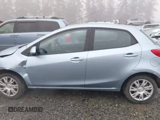 2013 Mazda 2 Sport z VIN JM1DE1KZ0D0167646, wystawiony jako IAAI lot #41335289 z przebiegiem 48 380 mil mil oraz . Historia ofert i sprzedaży dostępna na DreamBid. Obrazek 14.