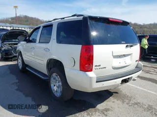 2008 GMC Yukon SLT w/4SB with VIN 1GKFK13078R209074, listed as a IAAI auction lot 41869070 with 180,950 mi miles. Bid and sale history available at carsss.com. Image 3.