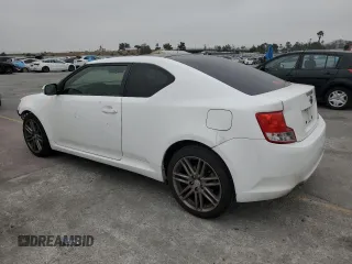 2013 Scion tC z VIN JTKJF5C77D3056779, wystawiony jako Copart lot #57459935 z przebiegiem 157 420 mil mil oraz Szkoda całkowita • Salvage title. Historia ofert i sprzedaży dostępna na DreamBid. Obrazek 2.
