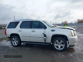 2007 Cadillac Escalade z VIN 1GYFK63837R139628, wystawiony jako IAAI lot #41108201 z przebiegiem 243 847 mil mil oraz . Historia ofert i sprzedaży dostępna na DreamBid. Obrazek 13.