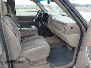 2005 Chevrolet Suburban Z71 z VIN 3GNFK16Z15G178686, wystawiony jako IAAI lot #42437360 z przebiegiem 262 094 mil mil oraz . Historia ofert i sprzedaży dostępna na DreamBid. Obrazek 5.