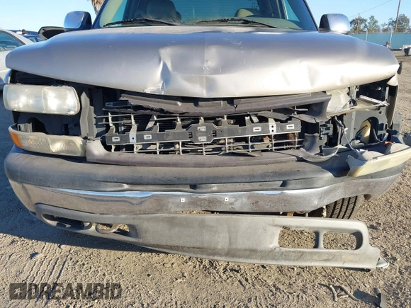 2002 Chevrolet Silverado 1500 LT with VIN 2GCEK19T721157549, listed as a IAAI auction lot 41636702 with 271,859 mi miles. Bid and sale history available at carsss.com. Image 6.