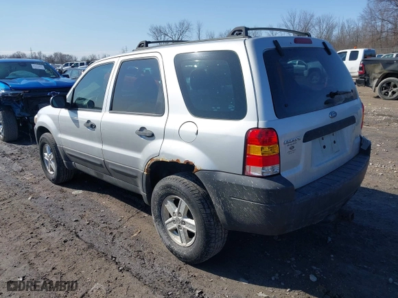 2007 Ford Escape XLS with VIN 1FMYU92Z87KA05657, listed as a IAAI auction lot 41723701 with 152,713 mi miles. Bid and sale history available at carsss.com. Image 3.