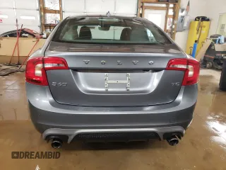 2017 Volvo S60 Dynamic with VIN YV126MFL4H2432035, listed as a Copart auction lot 71968212 with 33,659 mi miles. Bid and sale history available at carsss.com. Image 6.