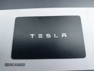 2022 Tesla Model Y Long Range z VIN 7SAYGDEE9NF494901, wystawiony jako IAAI lot #42310520 z przebiegiem 62 515 mil mil oraz . Historia ofert i sprzedaży dostępna na DreamBid. Obrazek 11.