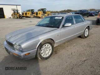 2003 Jaguar XJ 8 z VIN SAJDA14C03LF55577, wystawiony jako Copart lot #81296884 z przebiegiem 99 158 mil mil oraz Czysty tytuł • Clean title. Historia ofert i sprzedaży dostępna na DreamBid. Obrazek 1.