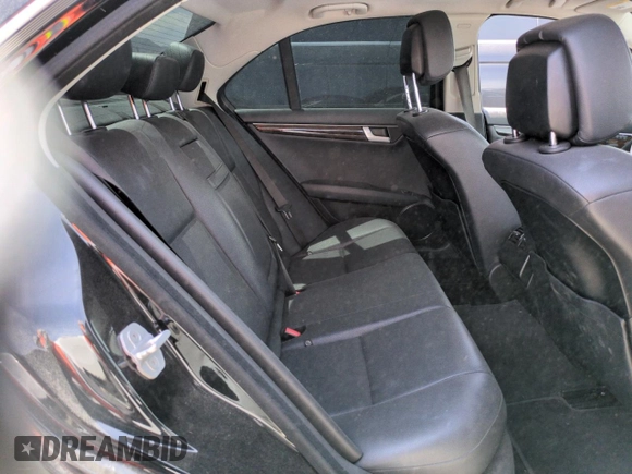 2013 Mercedes-Benz C 300 Sport z VIN WDDGF8AB2DA874626, wystawiony jako Copart lot #58544845 z przebiegiem Nie podano mil oraz Szkoda całkowita • Salvage title. Historia ofert i sprzedaży dostępna na DreamBid. Obrazek 10.