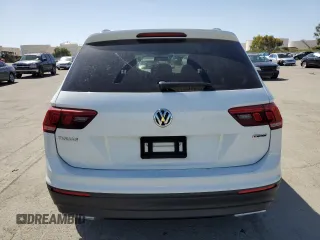 2019 Volkswagen Tiguan S z VIN 3VV0B7AX0KM200859, wystawiony jako Copart lot #53995675 z przebiegiem 71 737 mil mil oraz Szkoda całkowita • Salvage title. Historia ofert i sprzedaży dostępna na DreamBid. Obrazek 6.