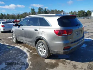 2019 Kia Sorento LX z VIN 5XYPGDA33KG537470, wystawiony jako IAAI lot #41970865 z przebiegiem 77 010 mil mil oraz . Historia ofert i sprzedaży dostępna na DreamBid. Obrazek 3.