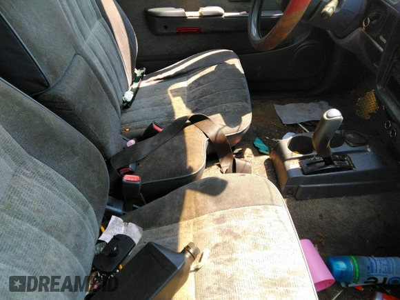 1999 Toyota Tacoma PreRunner with VIN 4TASM92NXXZ511839, listed as a IAAI auction lot 36628242 with Not provided miles and . Bid and sale history available at DreamBid. Image 5.