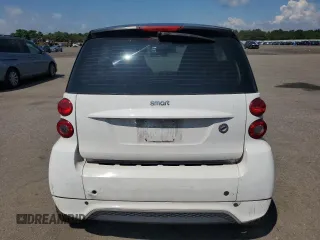 2015 Smart fortwo Passion z VIN WMEEJ3BA4FK816301, wystawiony jako Copart lot #65140935 z przebiegiem 83 465 mil mil oraz Czysty tytuł • Clean title. Historia ofert i sprzedaży dostępna na DreamBid. Obrazek 6.