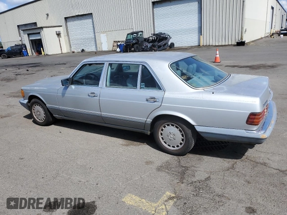 1986 Mercedes-Benz 560 z VIN WDBCA39D0GA245644, wystawiony jako Copart lot #56563485 z przebiegiem 231 797 mil mil oraz Tytuł czysty. Historia ofert i sprzedaży dostępna na DreamBid. Obrazek 2.